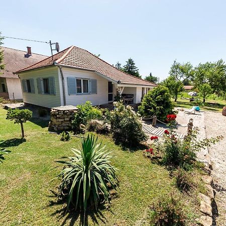 Berrybay Holidayhome Balatonkeresztúr Eksteriør billede