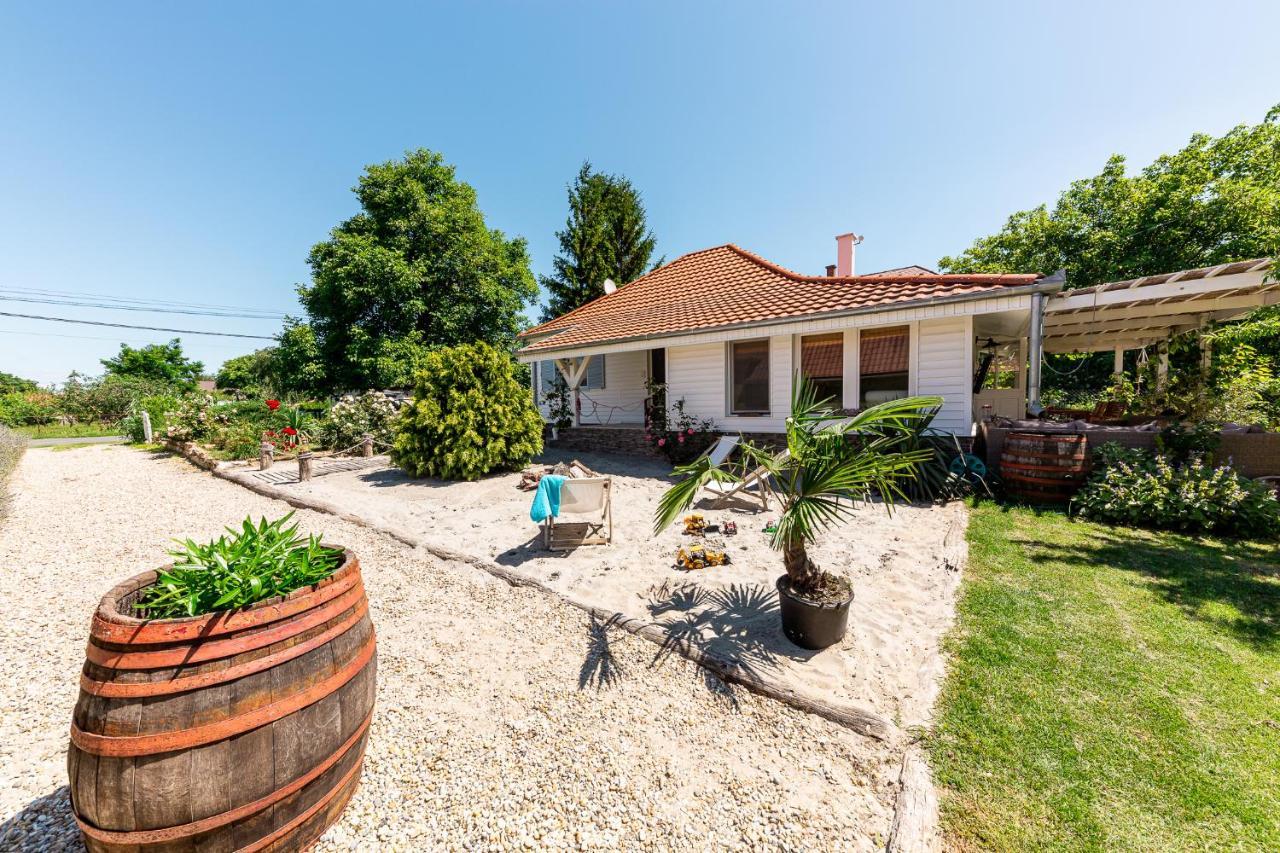 Berrybay Holidayhome Balatonkeresztúr Eksteriør billede