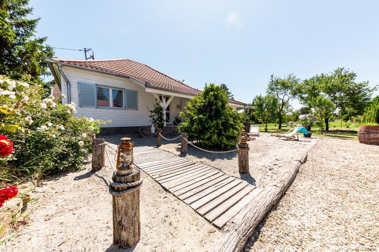Berrybay Holidayhome Balatonkeresztúr Eksteriør billede