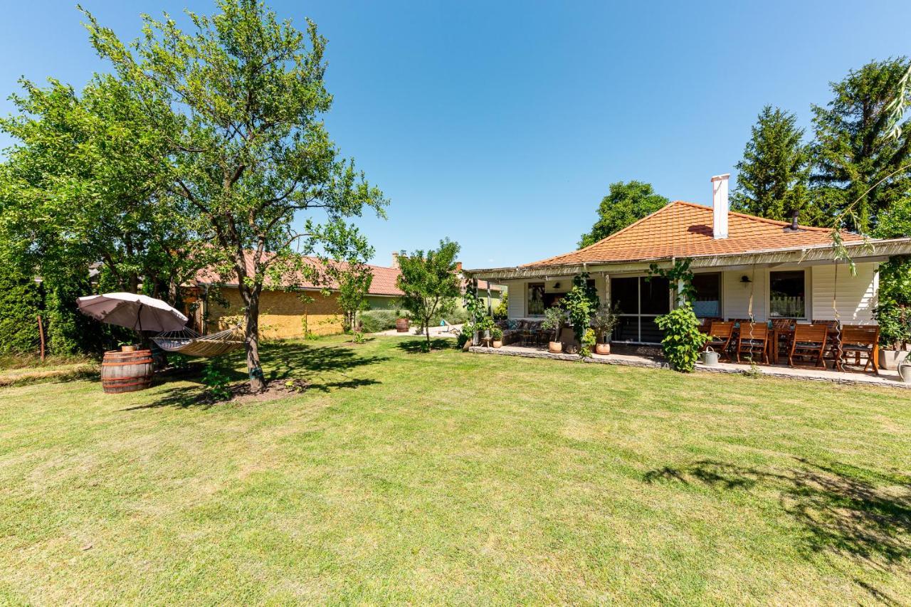 Berrybay Holidayhome Balatonkeresztúr Eksteriør billede